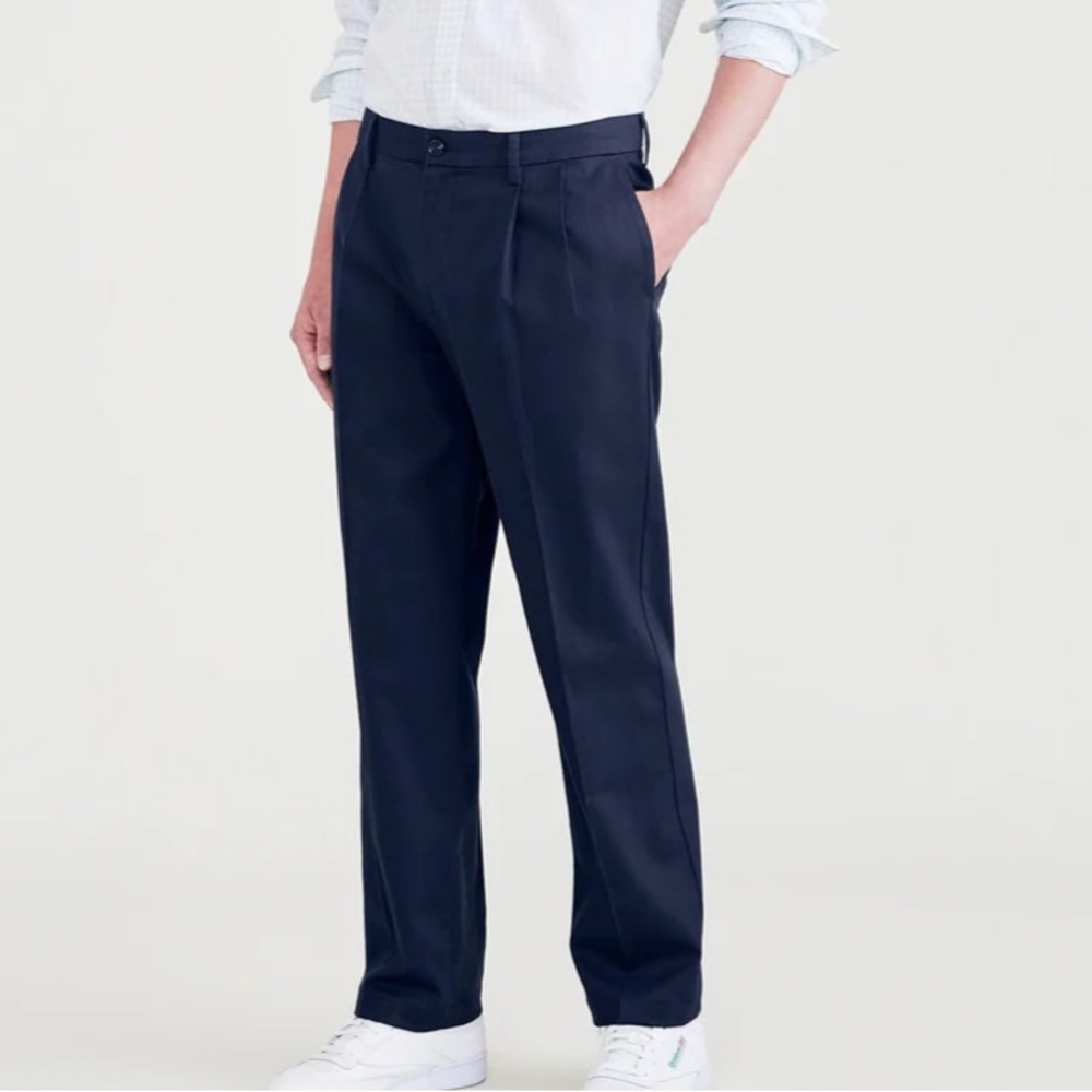 Dockers Signature Iron Free Khakis, Pleated, Classic Fit with Stain Defender®